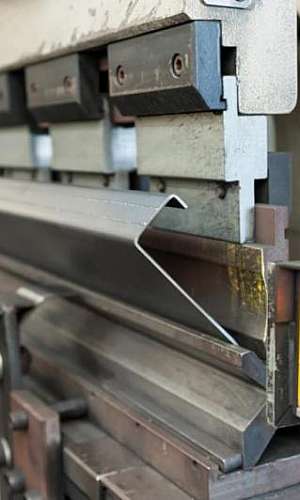 Dobra de chapa de aço Dobra de chapa de aço